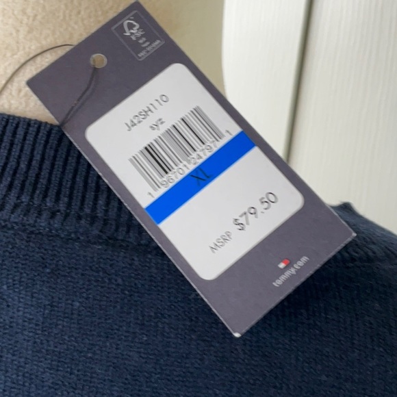 Tommy Hilfiger
Women's Logo Heart Crewneck Sweater Size XL - Picture 6 of 10